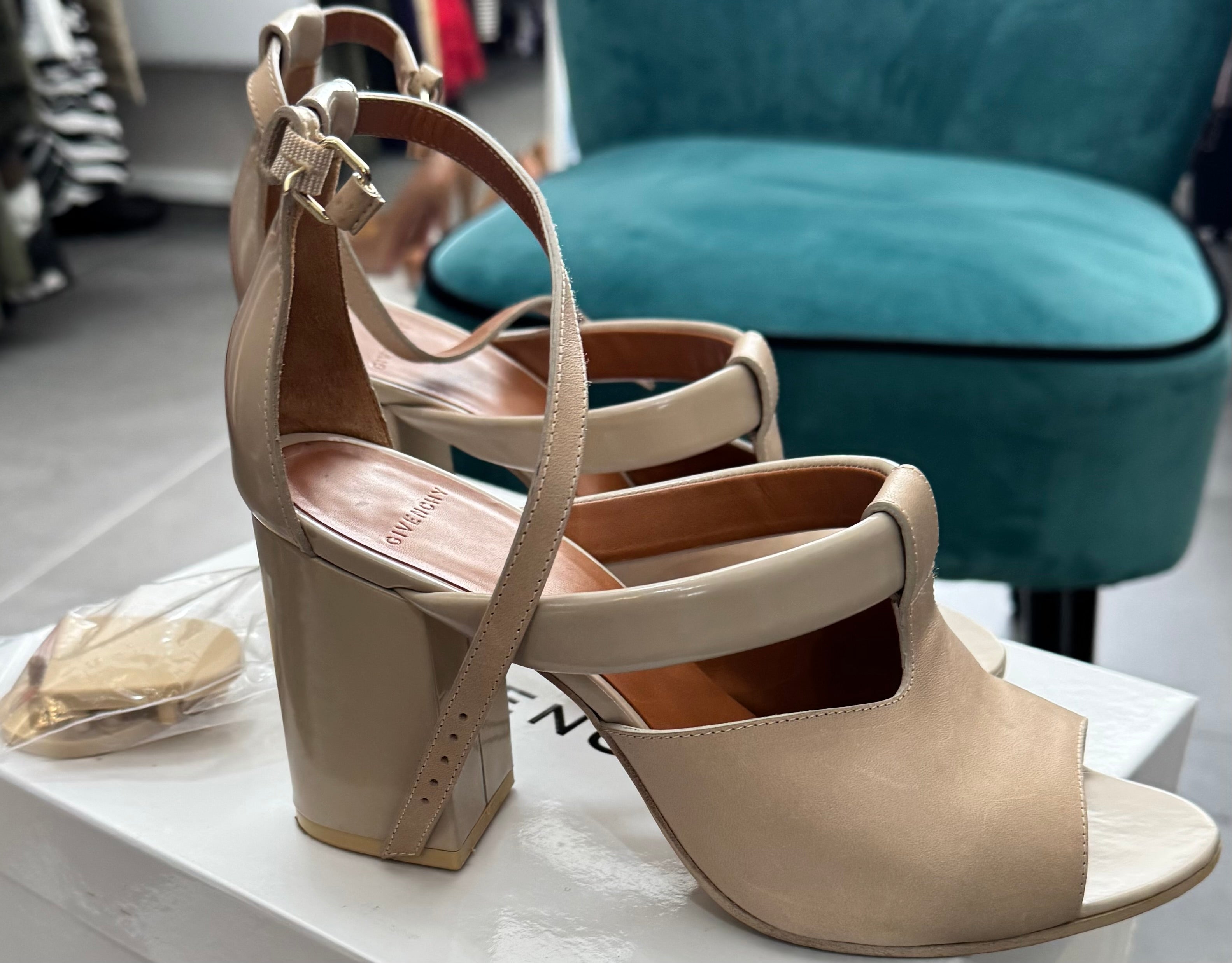Givenchy pointure 38 1/2